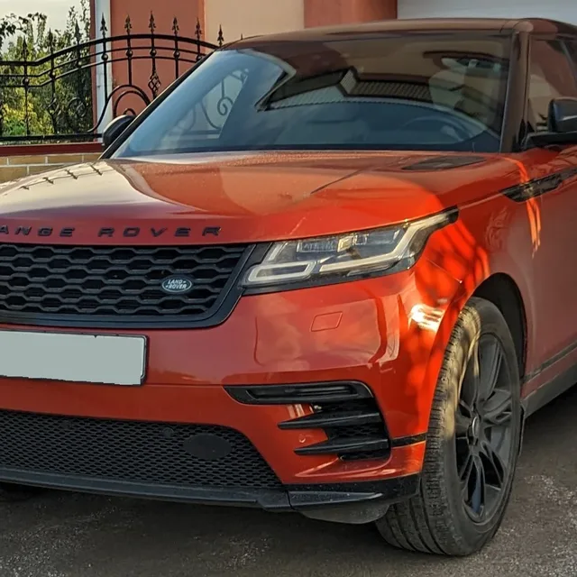 Range Rover Velar R-Dynamic in orange